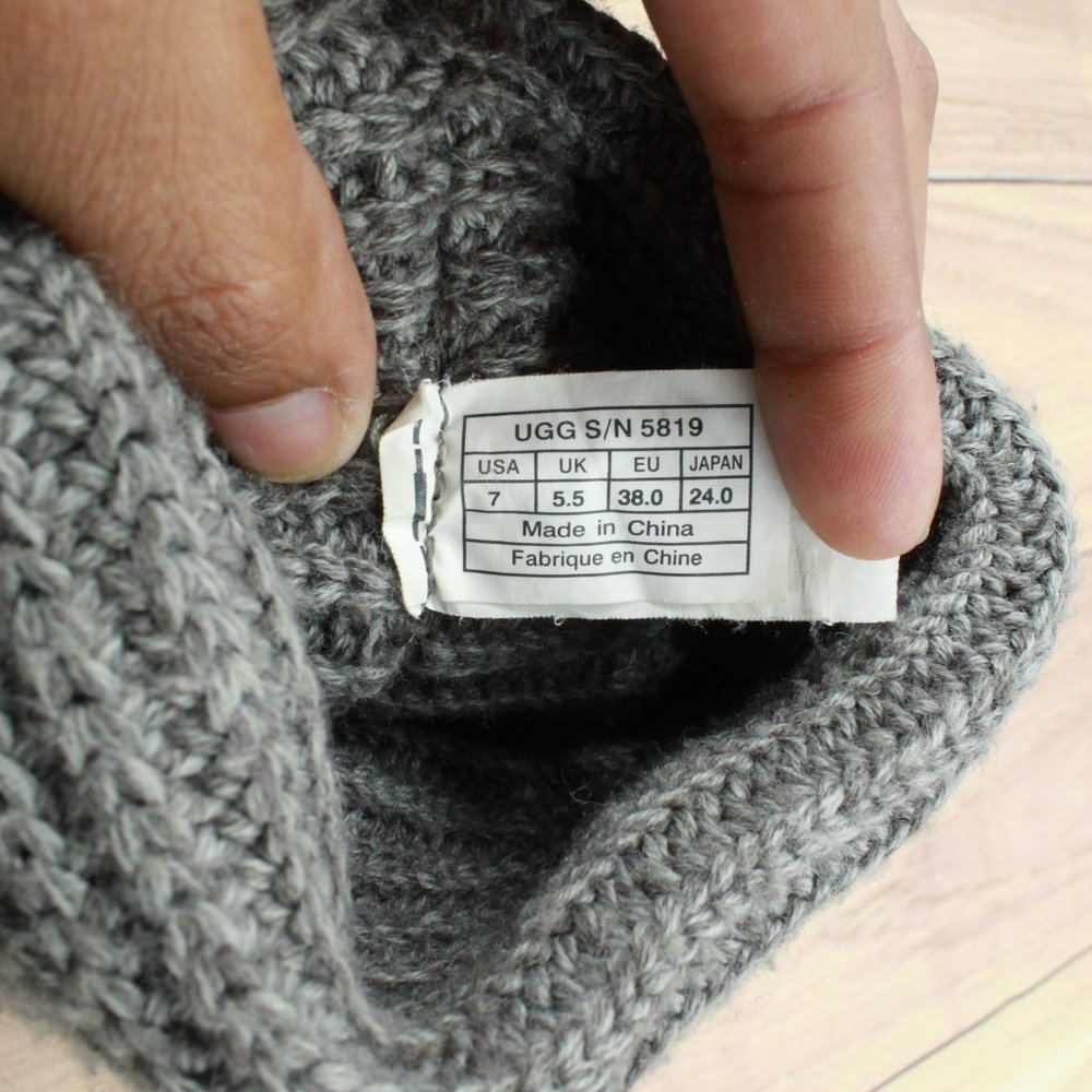 UGG Classic Cardy Gray Wool Big Button Sweater Knit  Boots Size 7 - Picture 9 of 11